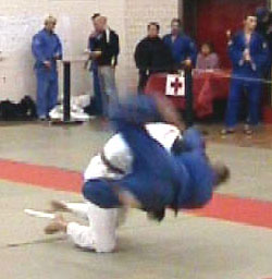 Marius kaster til Ippon